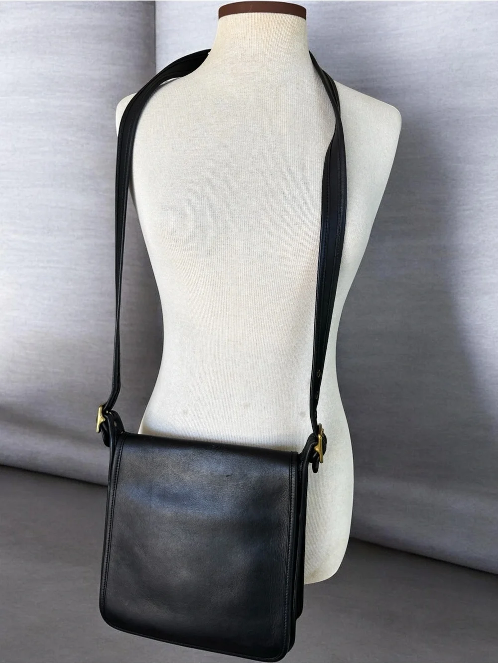 Vintage Coach Legacy Studio Flap Crossbody Shoulder Bag Black Leather 9144